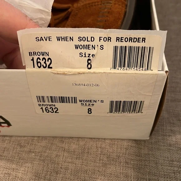 Women’s Minnetonka suede Moccasin boots NIB size 8 brown - Picture 10 of 11